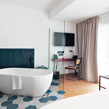 Urban Style Victoria Boutique 4*